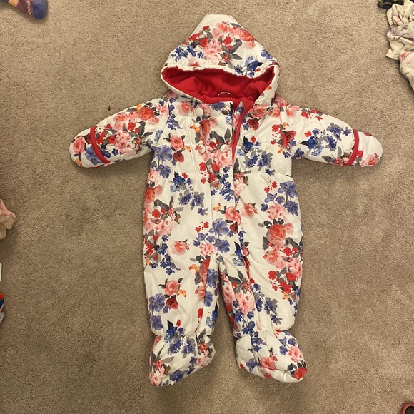 R 1881 ROTHSCHILD  Floral Baby Snowsuit 6-… - Picture 3 of 5